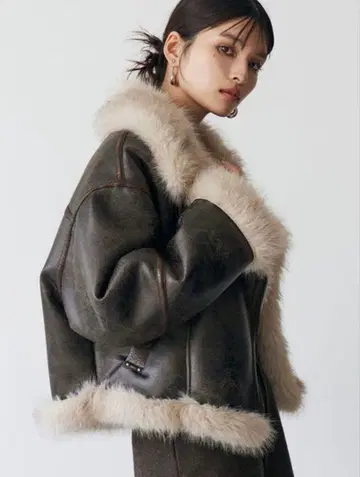 murua 언이븐 숏 페이크 무스탕 자켓