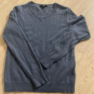 [ 유니클로 ] 캐시미어 100% M 사이즈 블루 크루넥 스웨터