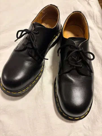 닥터마틴 스틸토 3홀 UK7