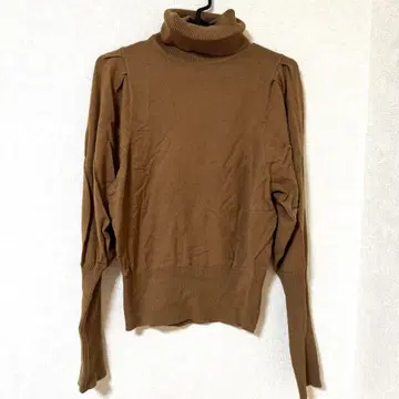 아뉴앙스 브라운 터틀넥 니트