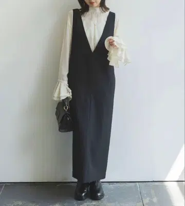 NOBLE 스트레이트 V넥 원피스