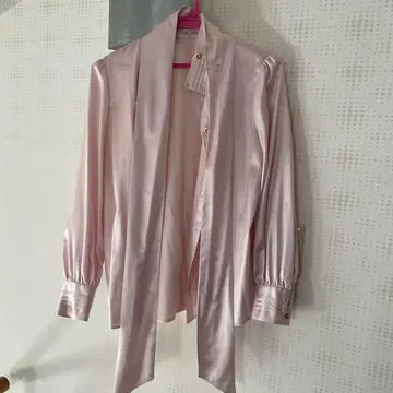 새상품 LOVELESS 새틴 리본 블라우스