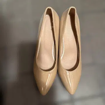 베이지 스틸레토 하이힐