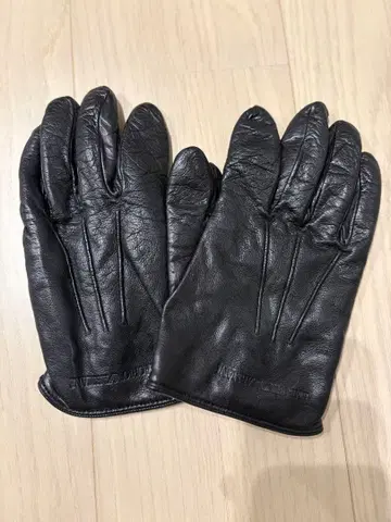 엠포리오 아르마니 블랙 가죽 장갑