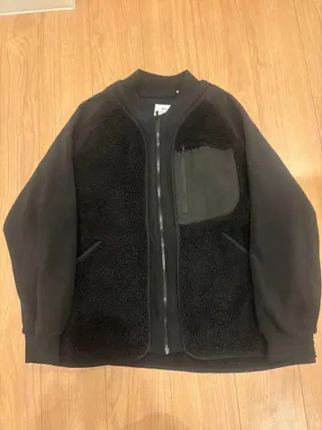 유니클로 화이트 마운티니어링 플리스 블랙 XL 노카라