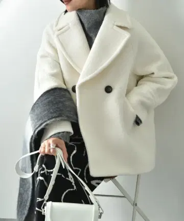 [INTERPLANET] 라이트 웨이브 니트 더블 앞 숏코트 화이트