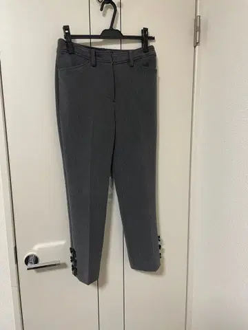 리본 포함 그레이 헤링본 팬츠