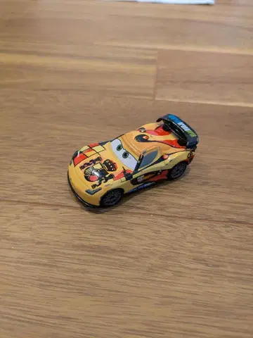 카즈 토미카 C-37 미겔 카미노