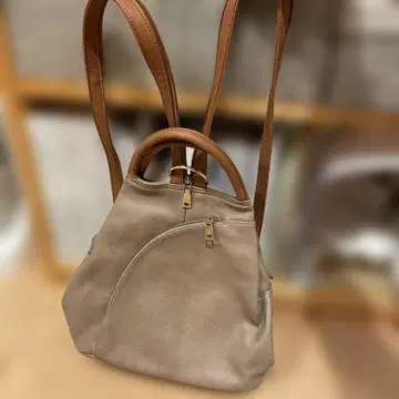 베이지 가죽 핸드백