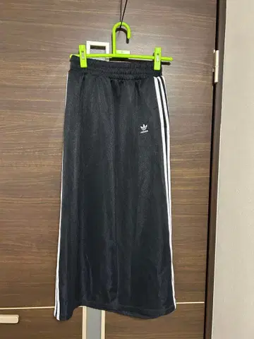 여성용 adidas 타이트 스커트 HF7534