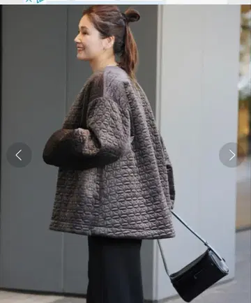 저널 스탠다드 벨벳 퀼팅 크루넥 미들 블루종