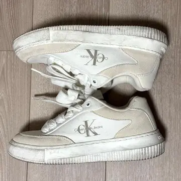 Calvin Klein Jeans 화이트 스니커즈