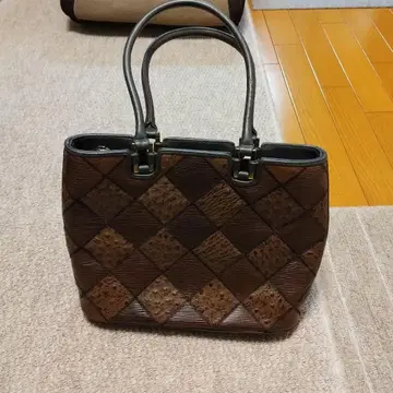 브라운 가죽 다이아몬드 패턴 토트백