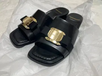 페라가모 블랙 샌들