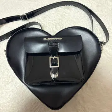 하트형 블랙 닥터마틴 Dr.Martens 하트 백팩