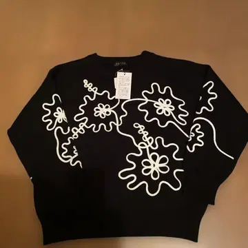 TRUBE 블랙 꽃무늬 자수 스웨터 M-L