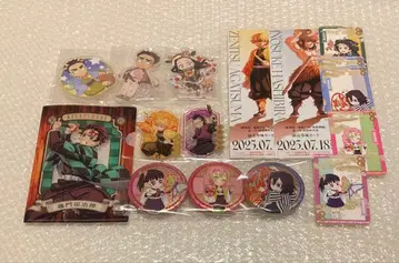 귀멸의 칼날 아크릴 스탠드 캔뱃지 묶음 판매