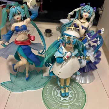 하츠네 미쿠 피규어 3체