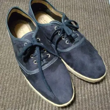 뷰티 앤 유스 네이비 스웨이드 스니커즈