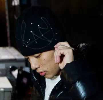 dab 착용 been.dirty.a popup 스톤 부착 블랙 비니