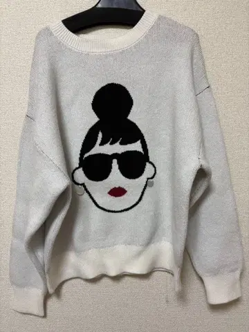 새상품 이번 시즌 해피 페이스 EMMA FACE 니트 스웨터 화이트