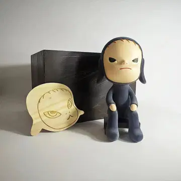 나라 요시토모 Sleepless Night (Sitting)