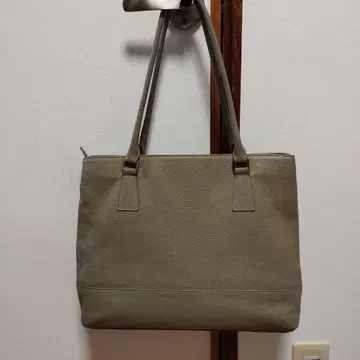 베이지 가죽 토트백