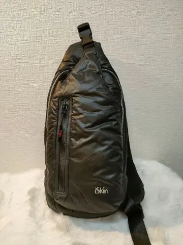 iSkin 아이스킨 숄더백 슬링백 블랙