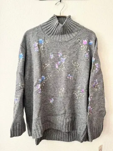 슈퍼뷰티 새상품 자수 니트