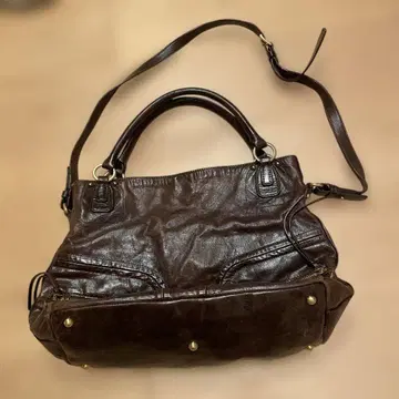 다크 브라운 가죽 숄더백