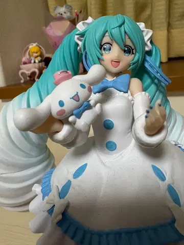 한정판 하츠네 미쿠 드레스 피규어 시나몬 콜라보