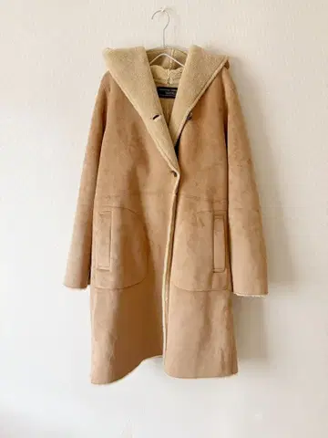 컨디션 최상 어반 리서치 도어즈 페이크 무스탕 코트 베이지