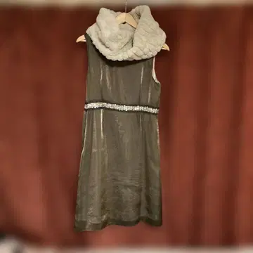 슬리브리스 드레스 무릎 기장 비쥬 포함