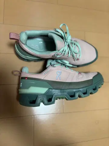 On 러닝 하이킹 슈즈 워터프루프 핑크/민트