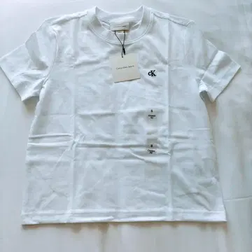 새상품 택 포함 Calvin Klein 화이트 반팔 T셔츠 S 사이즈