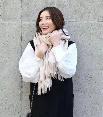 캐시미어 혼방 스톨 아이보리 카네가와 후미오 씨 프로듀스