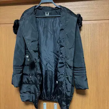 퍼 달린 다운 자켓 블랙