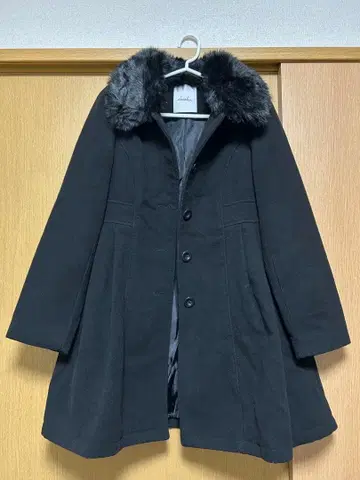 dazzlin 블랙 인조 모피 롱 코트 M 사이즈