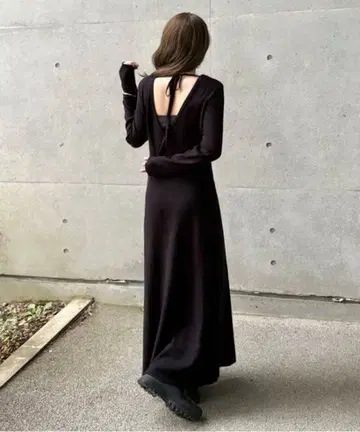 LAULEN 백 오픈 리본 롱 니트 원피스