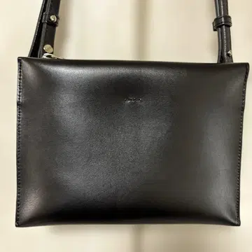 YAHKI 블랙 가죽 숄더백