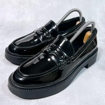 새상품급 [자라] 코인 로퍼 (36) 에나멜 통굽 청키힐 블랙