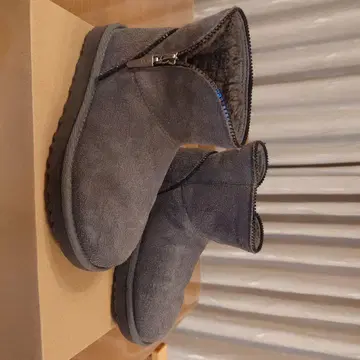 그레이 지퍼 달린 어그 부츠