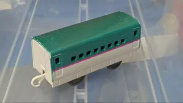 하야부사 E5계 중간차 팬터그래프 없음