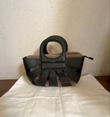 비올라돌로 퍼 백 블랙