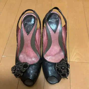 AUDLEY 블랙 오픈토 힐