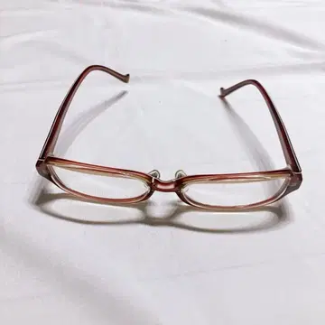 레드 프레임 안경 케이스 포함