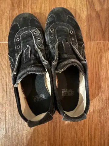 블랙 로우컷 스니커즈 23.5 (오니츠카타이거)