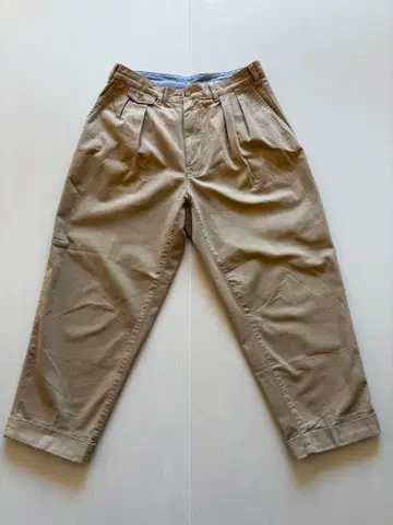 BEAMS + 베이지 플리츠 치노 팬츠