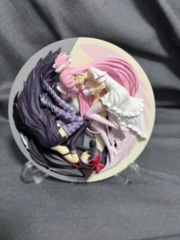 아크릴 스탠드 캐릭터 얽힘