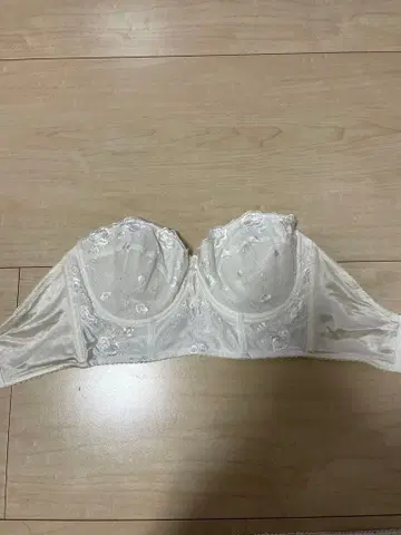 화이트 브라이덜 이너 F65